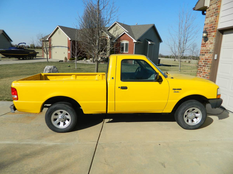 Illustration for article titled For $3,000, Would You Plug Into This 1999 Ford Ranger EV?